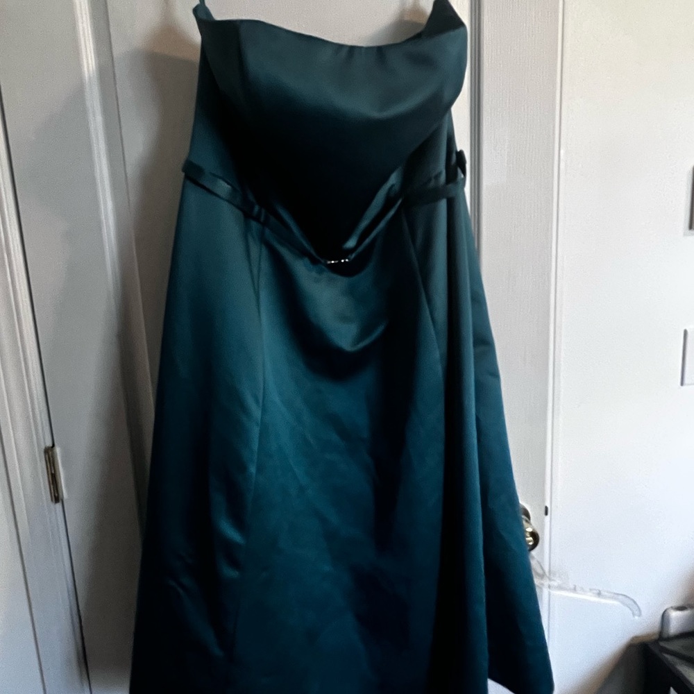 David bridal bridesmaids dress. Size 20 but fits closer to a size 18